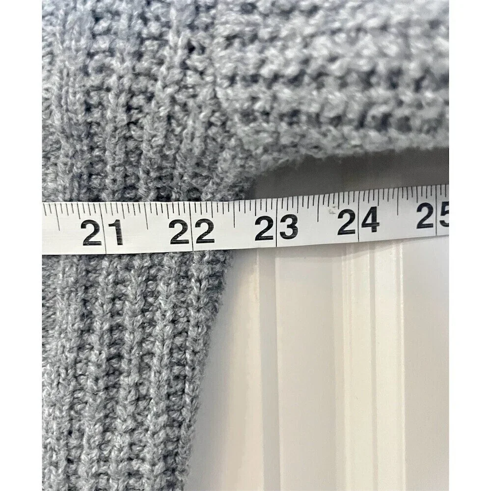 Old Navy Cable Knit Cropped Sweater Women’s M Gray Cozy Comfy Winter